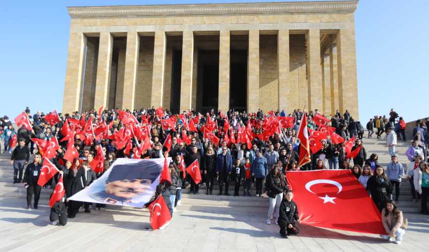 Efes Selçuk'lu gençler Anıtkabir'de