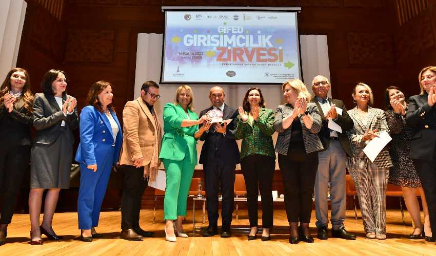 Memleketi değiştirmede İzmirli kadınlara çok iş düşüyor