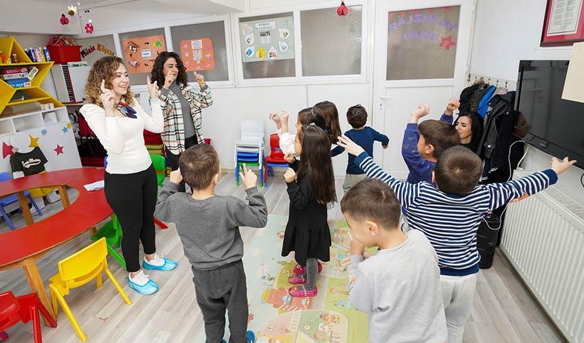 Mika ile kendini korumayı öğrendiler