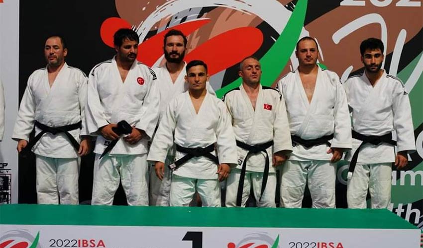 İzmir’in milli sporcuları Paris yolunda