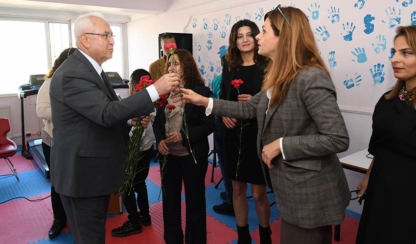 Başkan Selvitopu Öğretmenler Günü'nü kutladı