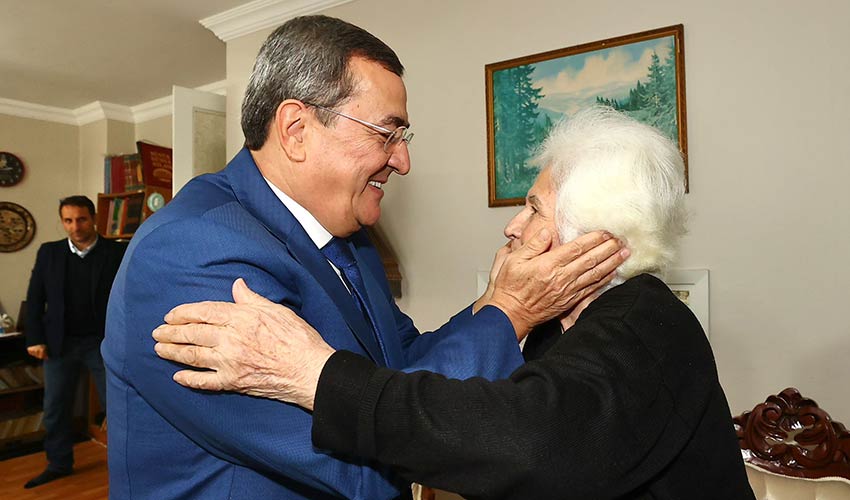 Öğretmenlerimize borcumuzu ödeyemeyiz