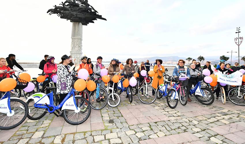 İzmirli kadınlar şiddete karşı farkındalık için pedal çevirdi