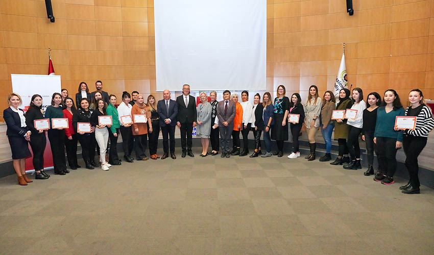 Geleceğini Kuran Genç Kadınlar için özel eğitim