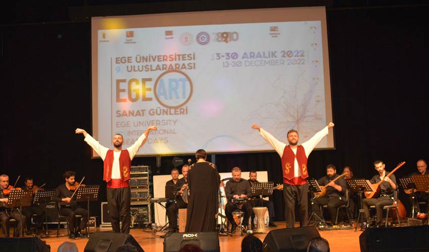 AKM’de “İzmir Devlet Türk Dünyası Dans ve Müzik Topluluğu” konseri