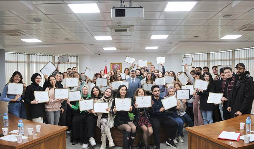 İKÇÜ’lü öğrencilerin TÜBİTAK başarısı