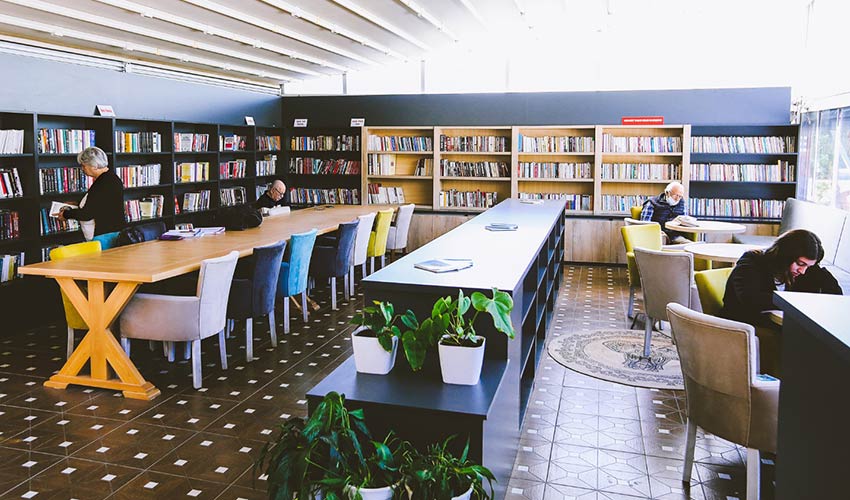 Bayraklı’da kitap kafelerin sayısı artıyor