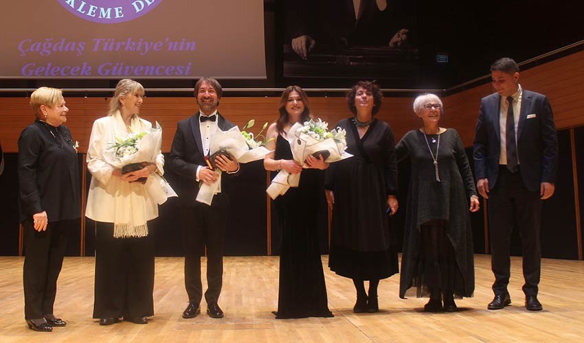 Söyleşi ve konserle anlatıldı gençlere burs oldu