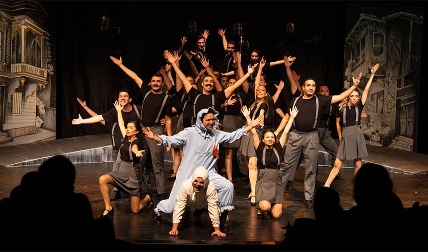 4 bin tiyatroseveri ağırladı