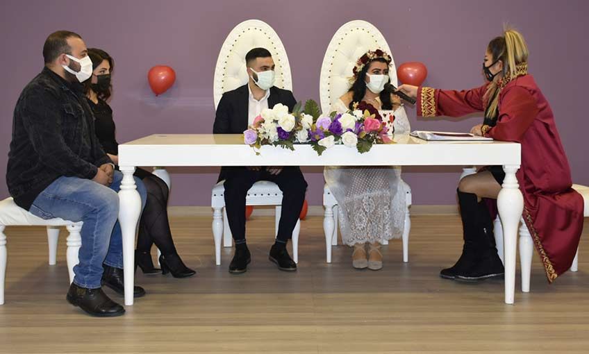 Narlıdere’de 7 çift dünyaevine girdi