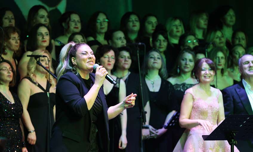 Işın Karaca büyüledi