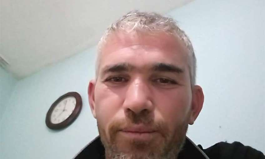 Kamyonun altına girdi