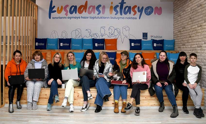 Kuşadası, Ukraynalı savaş mağduru kadınlara Kuşadası İstasyon Topluluk Merkezi’ni açtı.