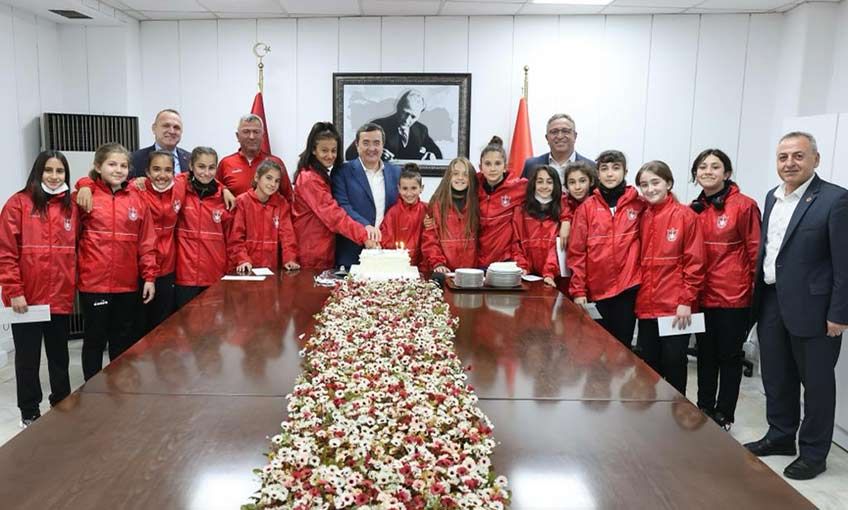 U-13 Kız Futbol Takımı Türkiye Finalinde