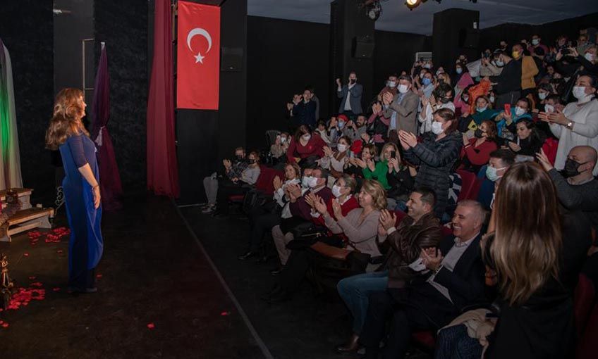 Hayal Satıcısı Laçin kadınlar için oynadı