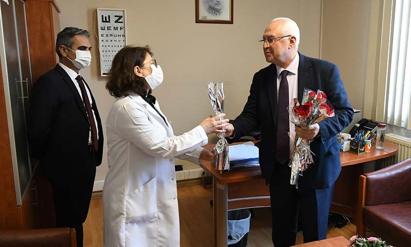 Başkan Selvitopu sağlık emekçilerin bayramını kutladı