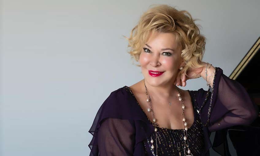 Gülsin Onay’dan öğrenciler yararına resital