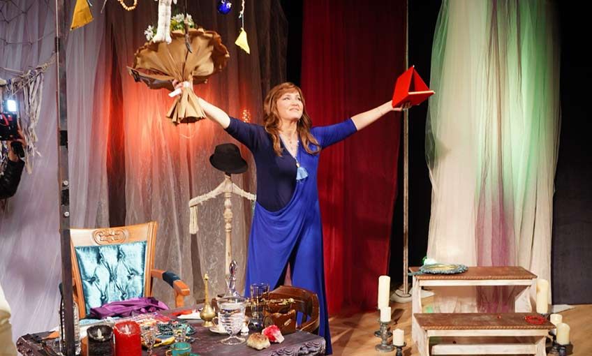 Berna Laçin’den yüz dakikalık performans