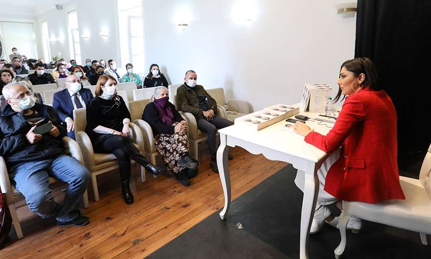 Bucalı okurlarıyla buluştu