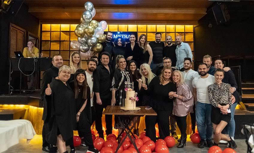 Işın Karaca yeni yaşına darbuka şovla girdi