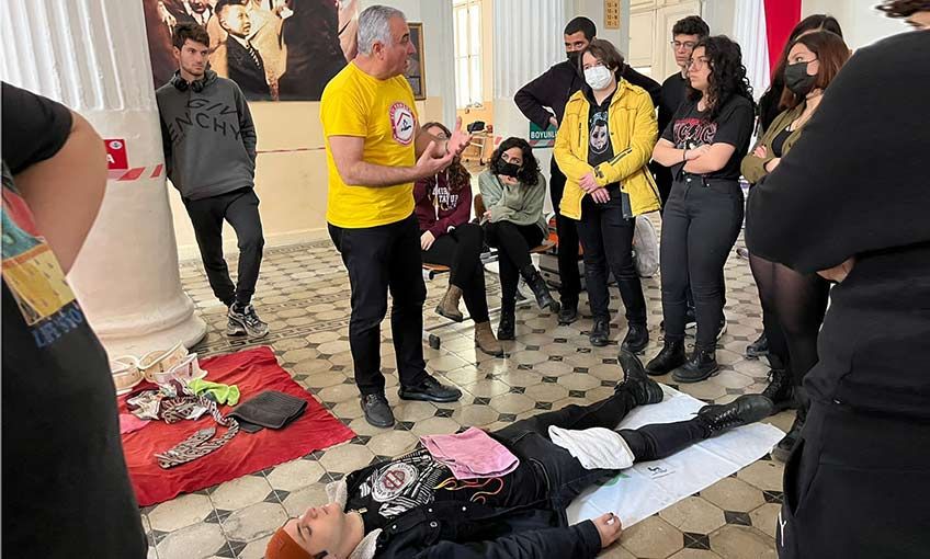 Acil Komşum Pandemide durmadı