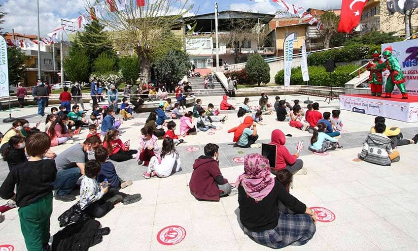 Bayraklı’da 23 Nisan coşkusu!