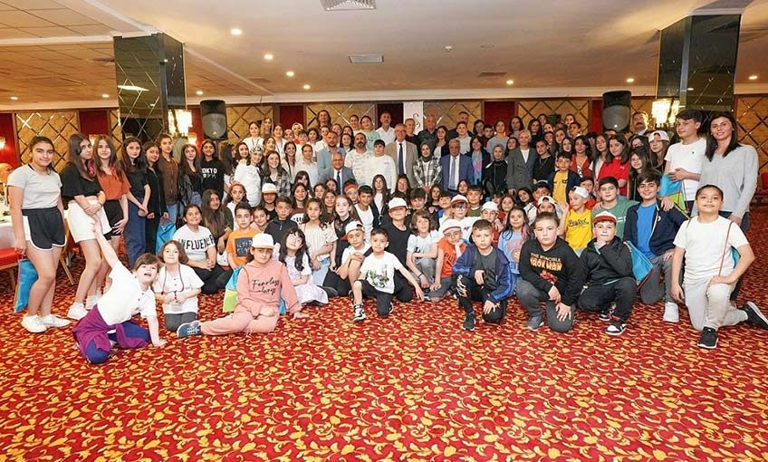 Gaziemir'de 7 ilden 135 çocukla kutlama