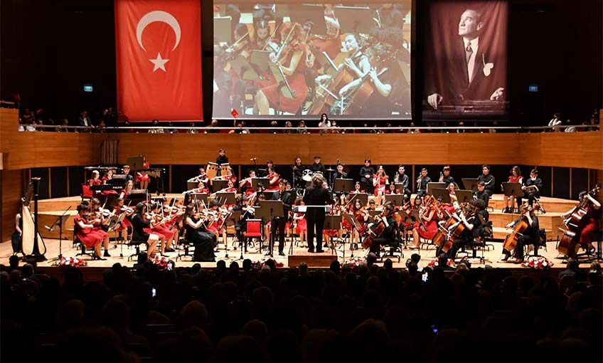 Çocuk Senfoni orkestrası büyüledi