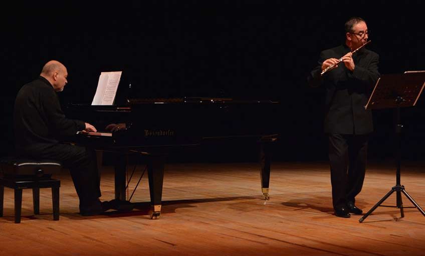 Flüt ve piyano resitali büyüledi