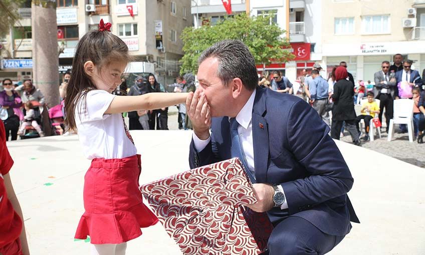 Bergama 23 Nisan'ı coşku ile kutladı