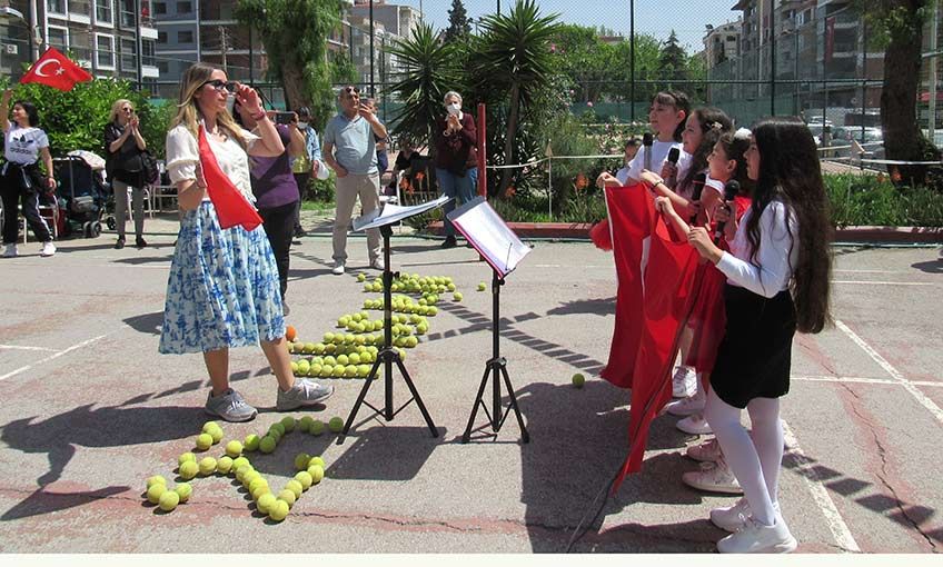 Karşıyaka Çocuk Korosundan harika konser