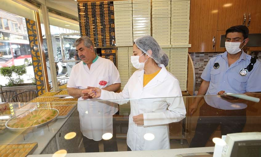 Bayraklı zabıtası bayram denetiminde