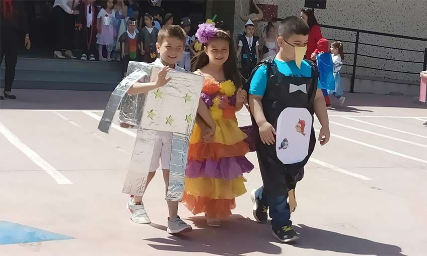 Çocuklardan çevre dostu defilesi