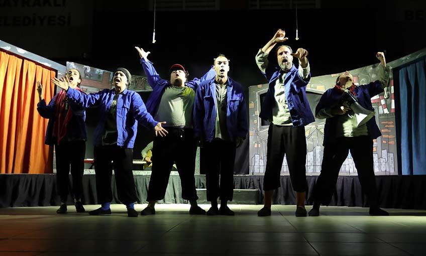 “Durumu olmayan Abidin” ayakta alkışlandı