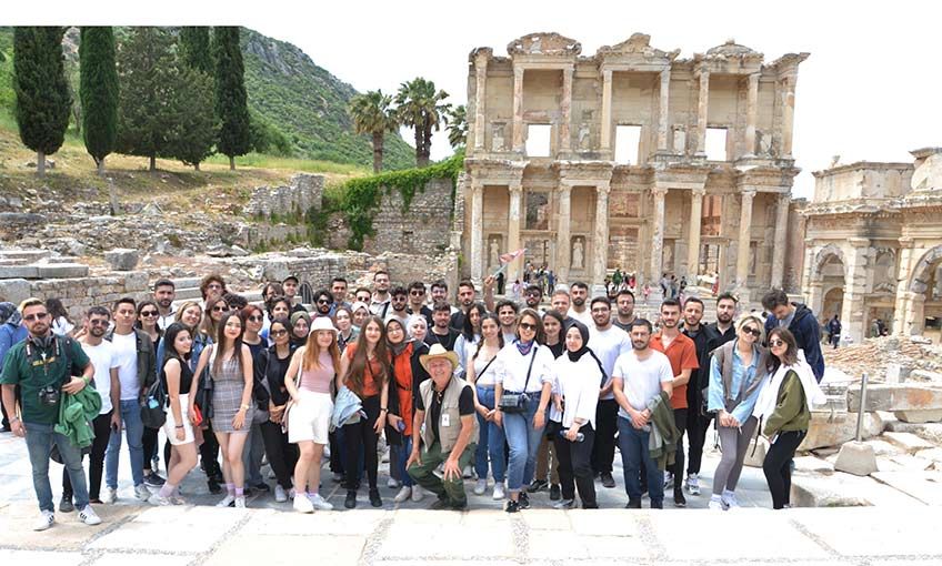 Üniversiteli Gençlere 19 Mayıs Hediyesi