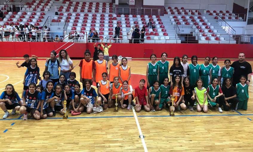 Bayraklı’da okullar arası basketbol turnuvası