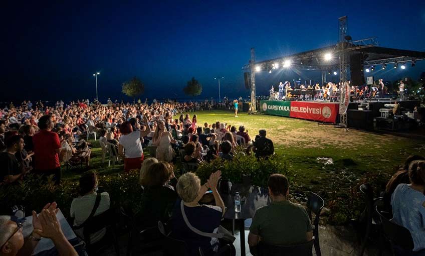 Karşıyaka sahilinde müzik şöleni