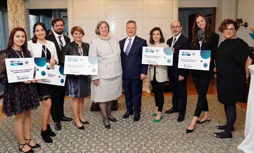 ‘Robot’la Paris yolcusu