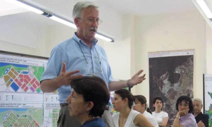 İYTE  eski Rektör yardımcısı Arkon, hayatını kaybetti