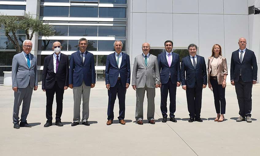 Vali Köşger’den İAOSB’nin okuluna tam not