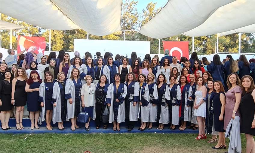 Egeli hemşireler kep attı