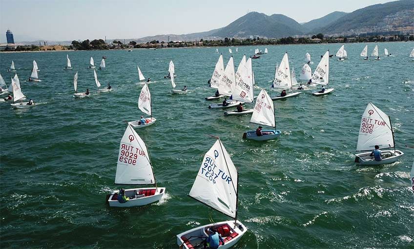 Yelkenci kızlar Narlıdere'de yetişecek