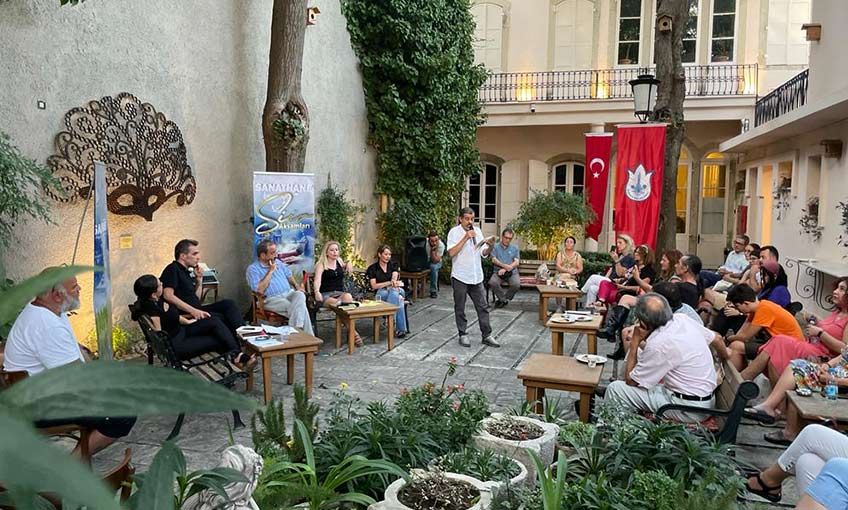 Sanathane’de Cümbüş var