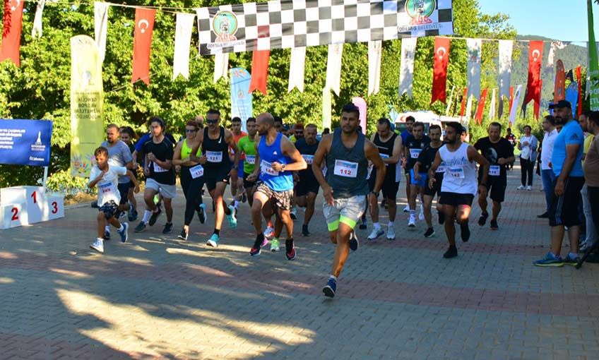 Kurtuluş coşkusu 5000 metre yol koşusu ile yaşandı