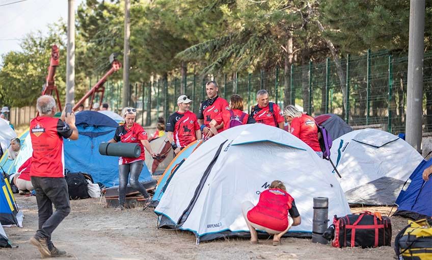 Afyon Yeşilçiftlik’te çadırlar kuruldu