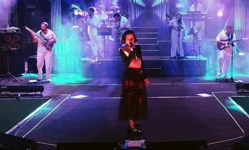 30 Ağustos’u Zeynep Bastık’la kutladılar