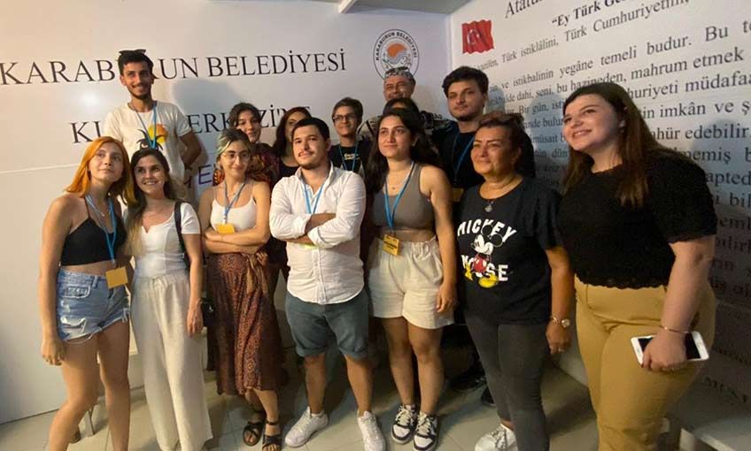 Karaburun Belediyesi üniversite adaylarının yanında
