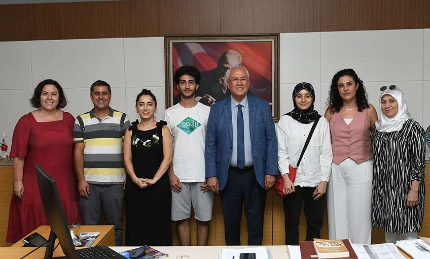 Karabağlar’ın gururları Başkan Selvitopu’nu ziyaret etti