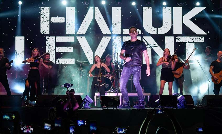 İEF Çim Konserleri’nde finali Haluk Levent yaptı