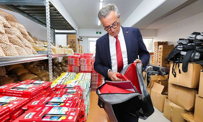 Gaziemirli öğrencilere kırtasiye desteği